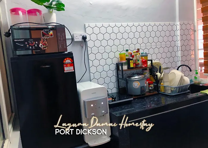 Laguna Damai Homestay Teluk Kemang Pd 3Br- Pool View